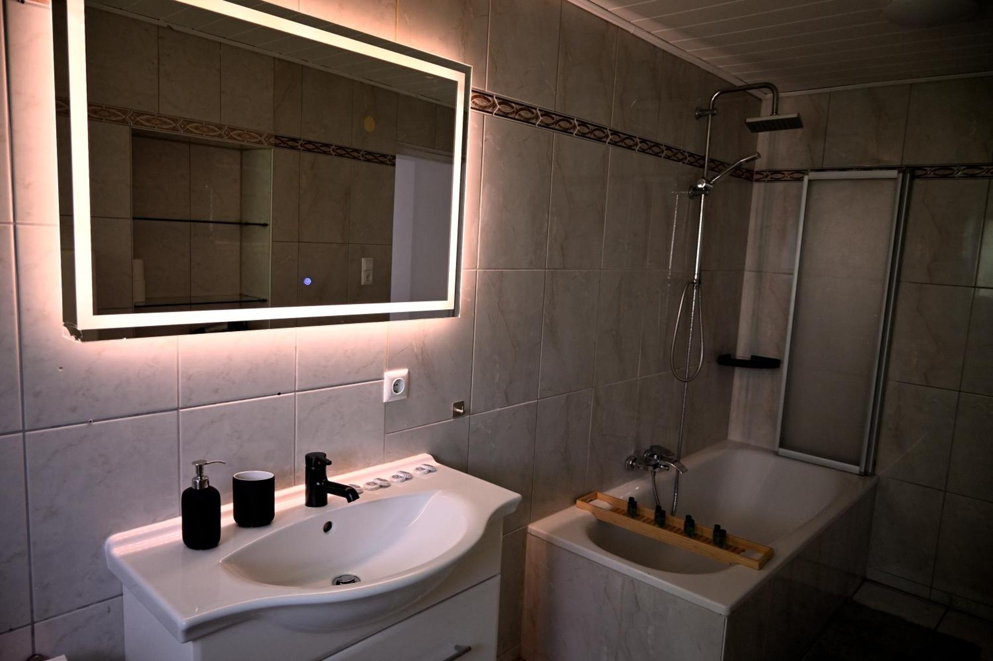 Sehr Grosse Ferienwohnung, In Wehome Classic Apartment *