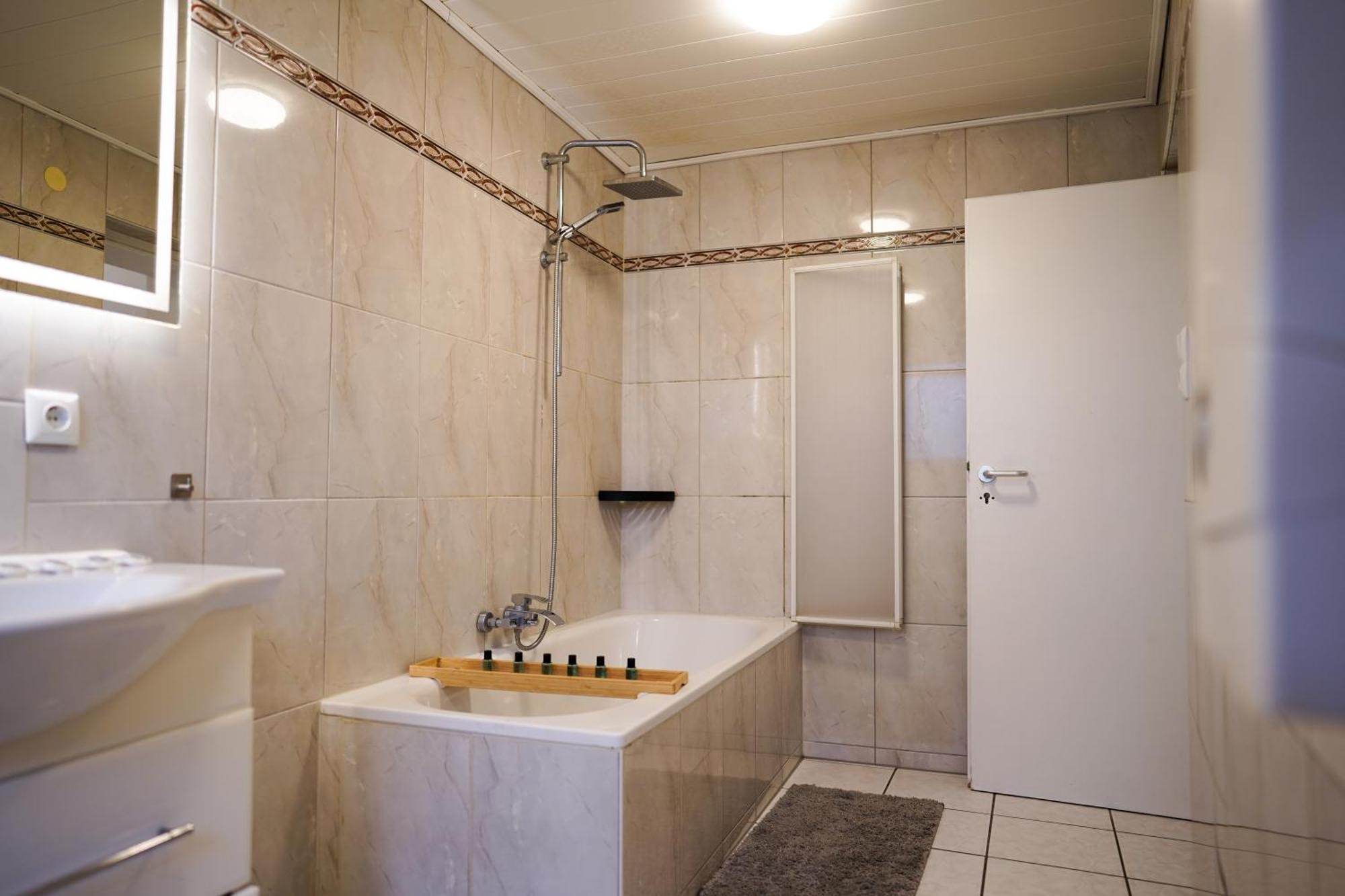 Apartment Sehr Grosse Ferienwohnung, In Wehome Classic