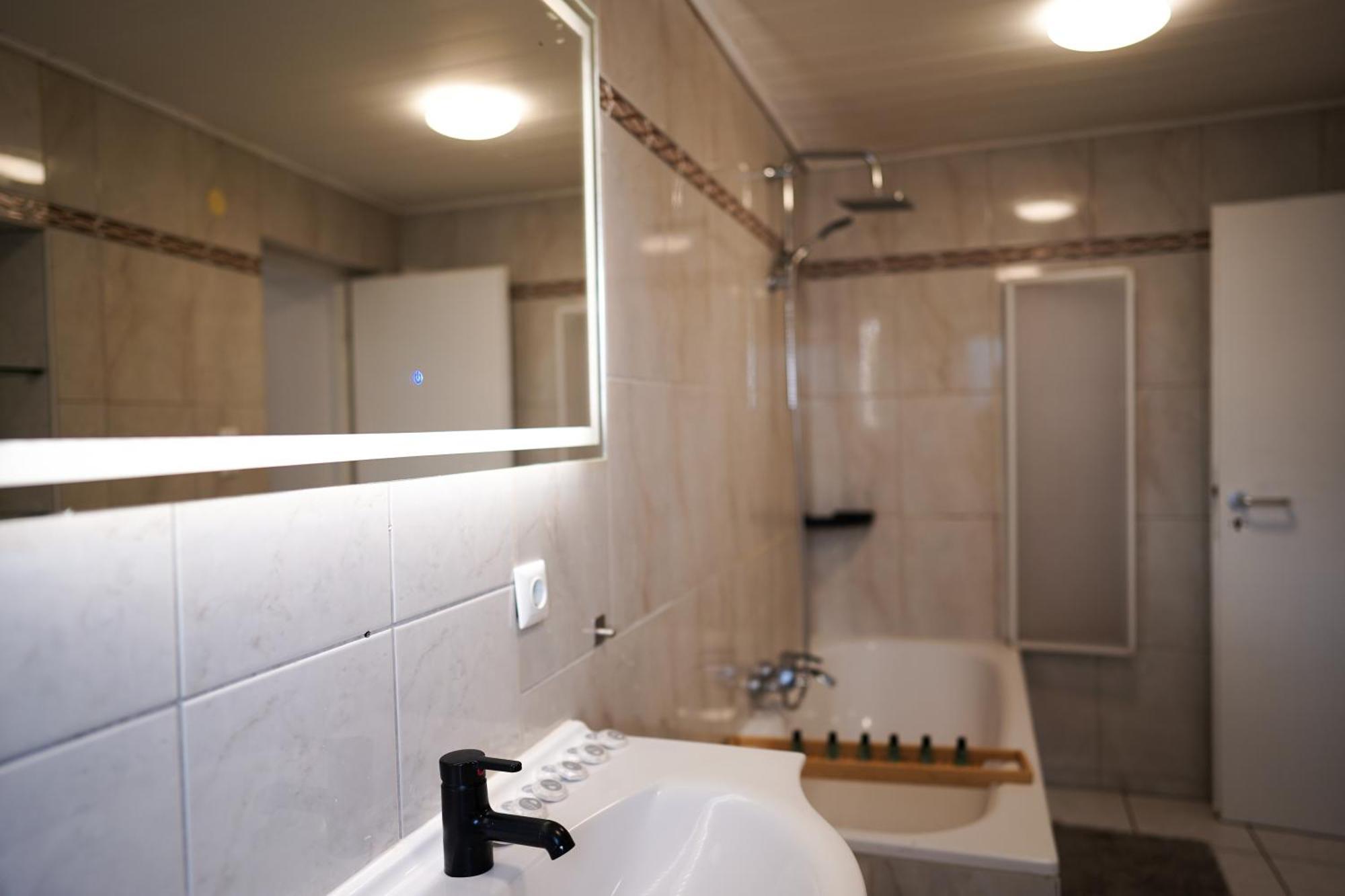 Sehr Grosse Ferienwohnung, In Wehome Classic Apartament